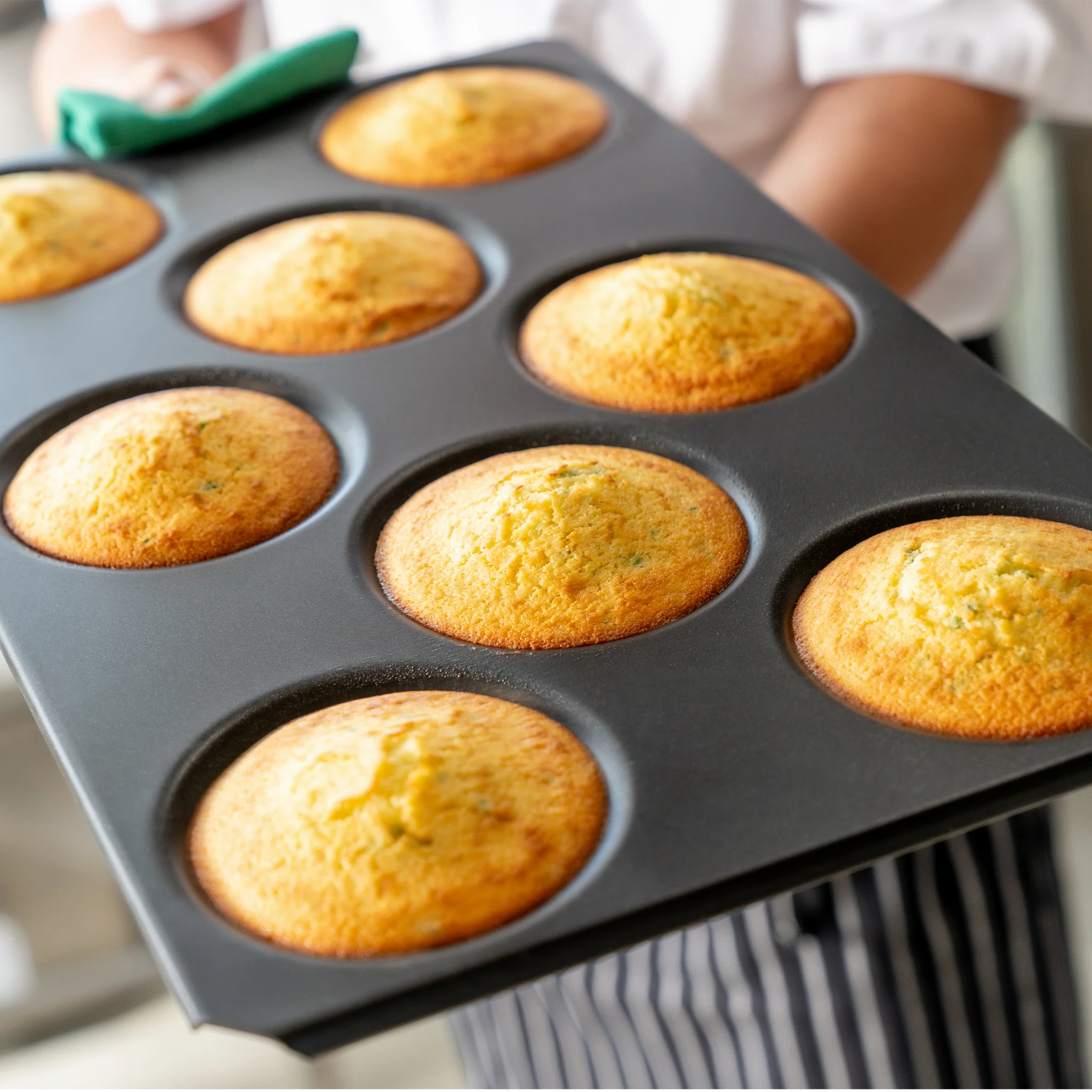 Browne Thermalloy Combi Baking Tray, 8 Wells, Full Size - Image 3