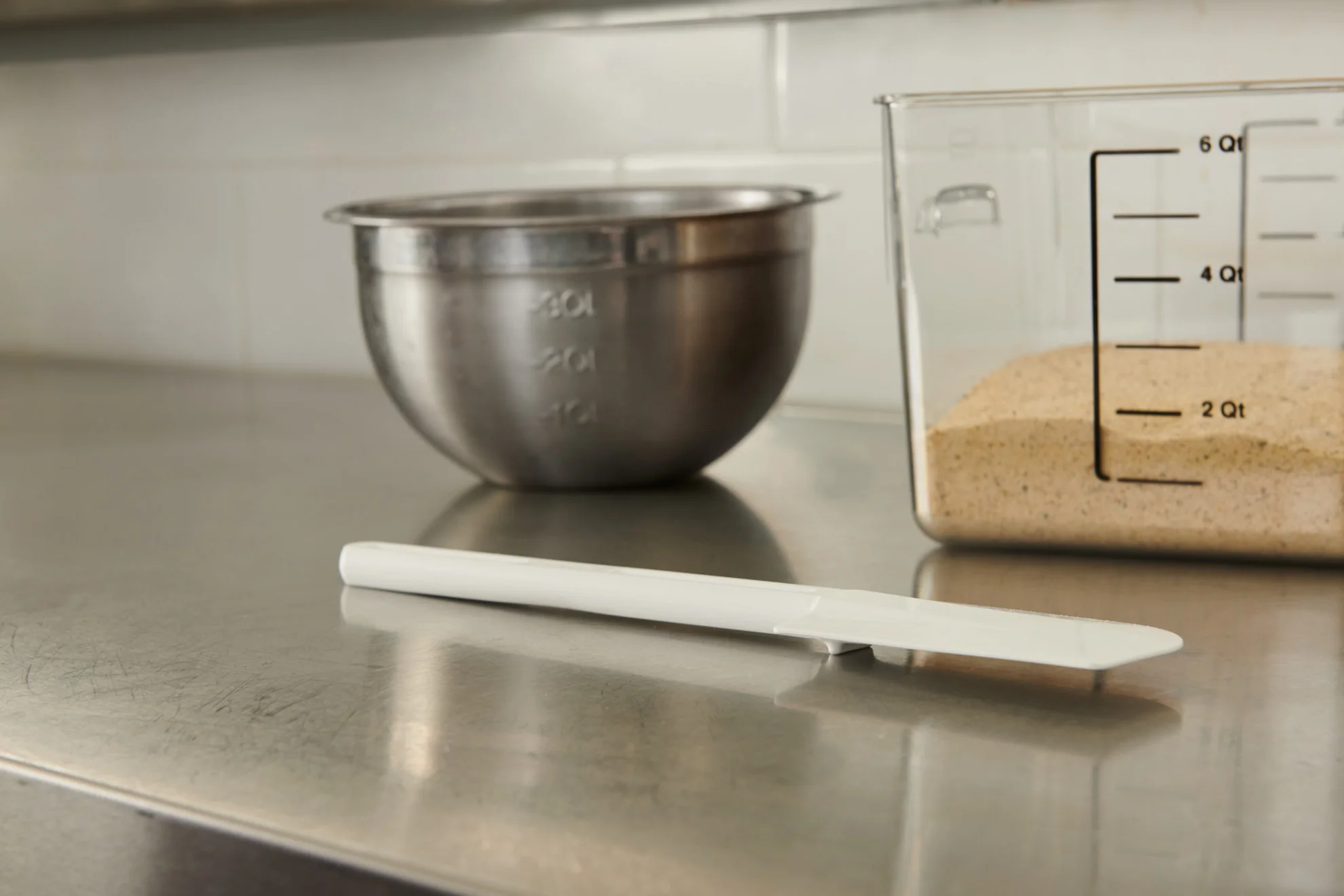 Rubbermaid Scraper Spatula, White - Image 4